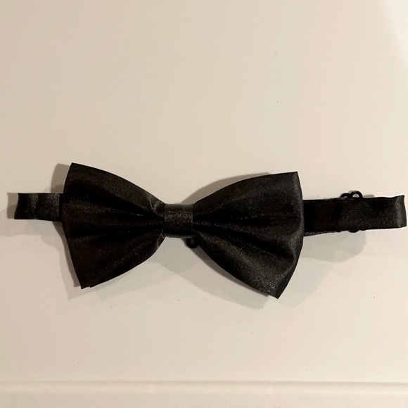 Classic Black Bow Tie - Picture 1 of 3
